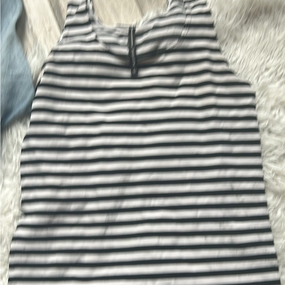 Aritzia Bundle Size 6 - Picture 9 of 10